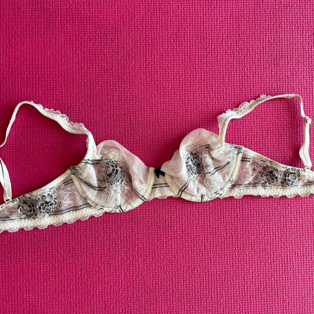Victoria’s Secret White Lace Unlined Bra 32C